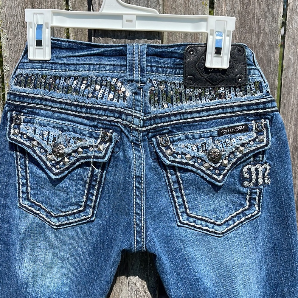 Miss me blue jeans, flare, size 26/32. #308 button, back pockets